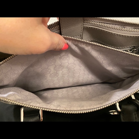Michael Kors purse - Picture 3 of 5